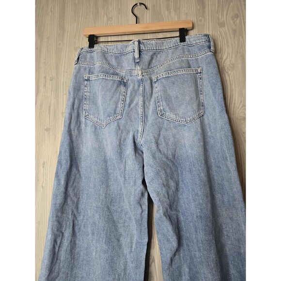 GAP Women’s Wide Leg Distressed Jeans NWT Size 14 Baggy Light Wash Raw Hem - Picture 3 of 8